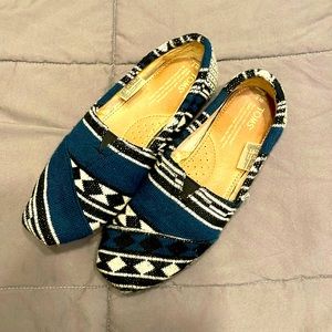 Lightly used Toms size 8